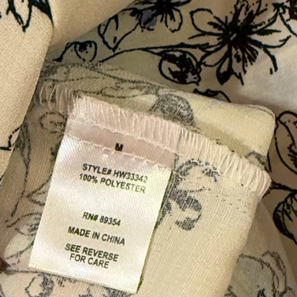 Beautiful button up blouse - Picture 8 of 11